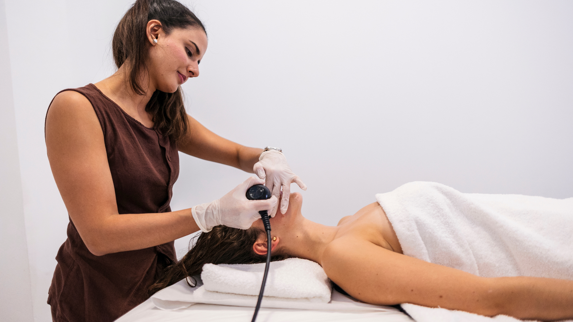 Tratamiento de radiofrecuencia facial para mejorar flacidez y estimular colágeno